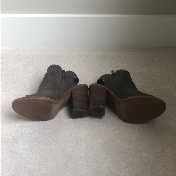 Vince Camuto brown suede booties - Picture 4 of 4